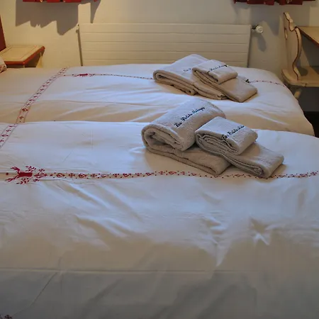 Les Petits Mélèzes Bed and breakfast 4*