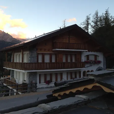 Les Petits Melezes Bed and Breakfast