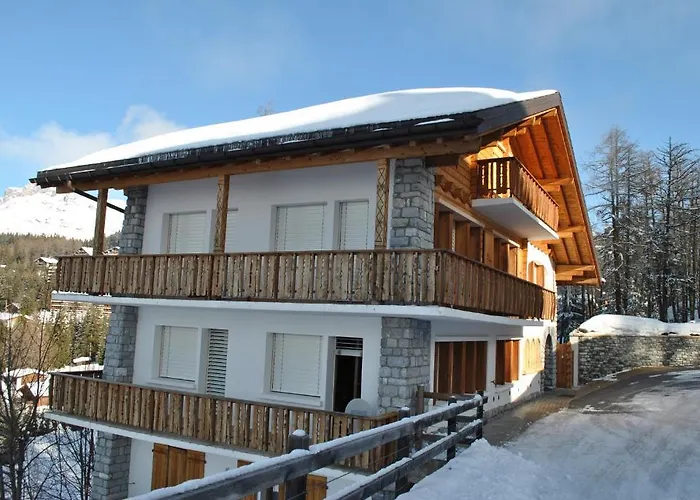Les Petits Melezes Bed and Breakfast 4*