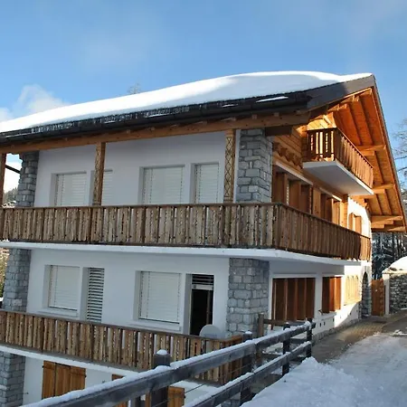 Les Petits Melezes Bed and Breakfast 4*
